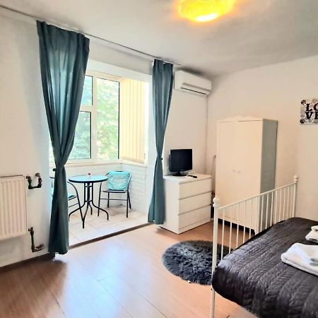 Inchiriez Garsoniera In Regim Hotelier Unirii Bukarest Kültér fotó