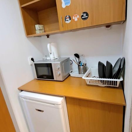 Inchiriez Garsoniera In Regim Hotelier Unirii Bukarest Kültér fotó