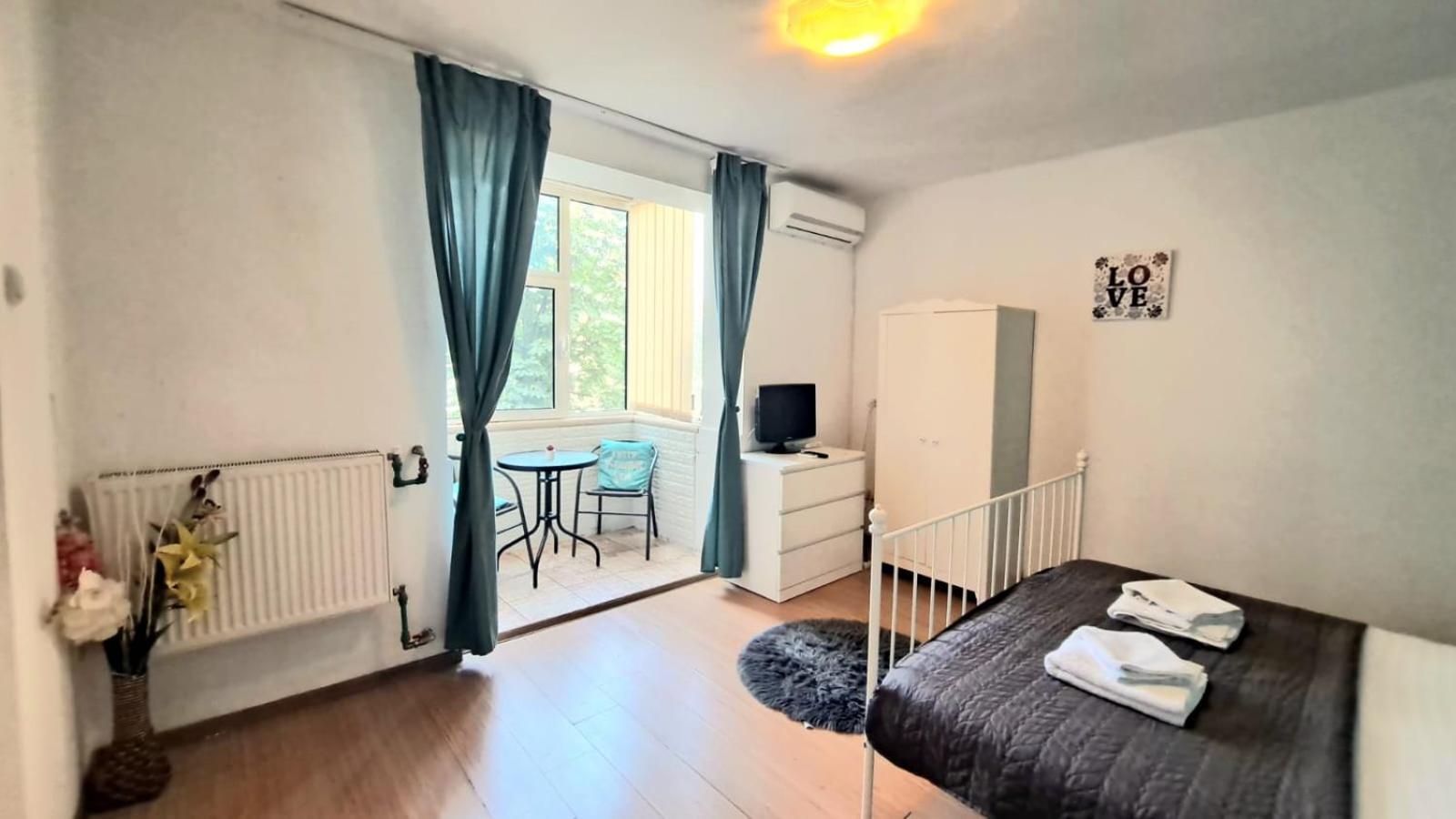 Inchiriez Garsoniera In Regim Hotelier Unirii Bukarest Kültér fotó